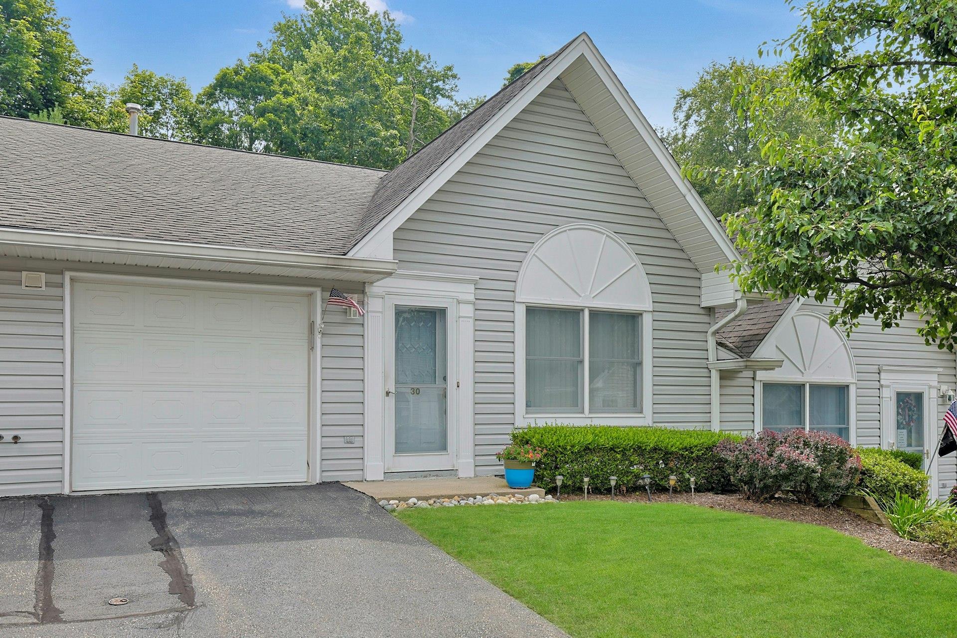 Property Photo:  30 Windsor Circle 30  NY 10956 