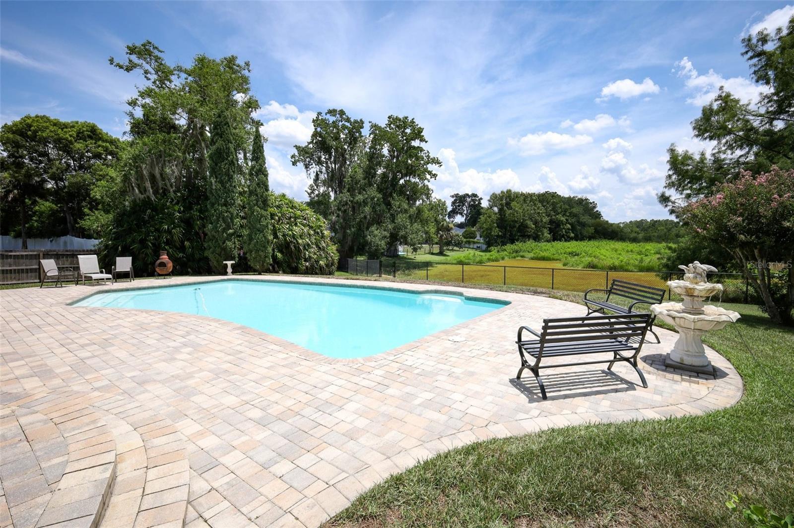 Property Photo:  515 Devonshire Boulevard  FL 32750 