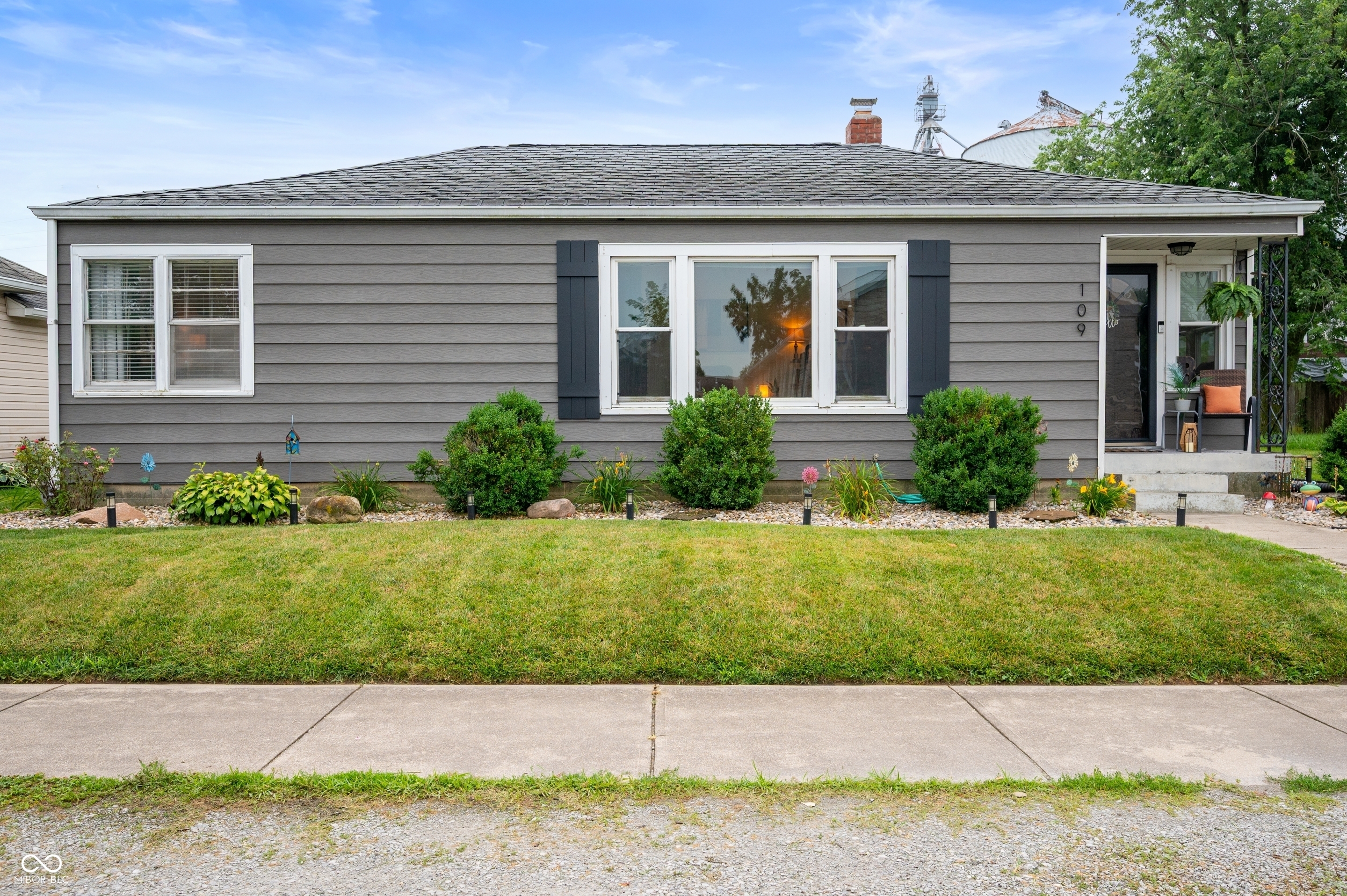 Property Photo:  109 W 9th Street  IN 46051 