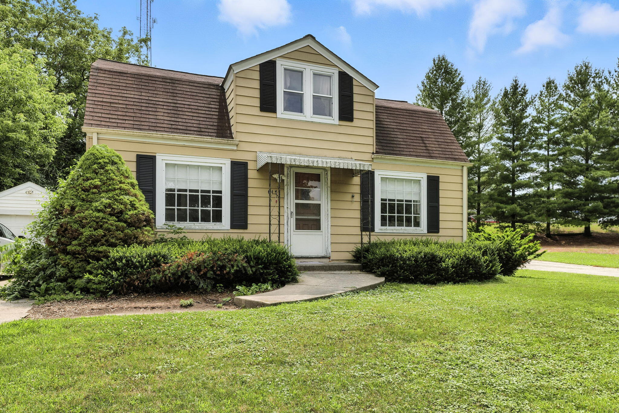 615 Roosevelt Dr  West Bend WI 53090 photo