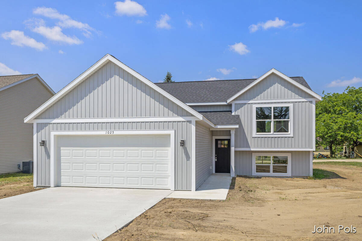 Property Photo: 1025 Mechanic Street MI 49307