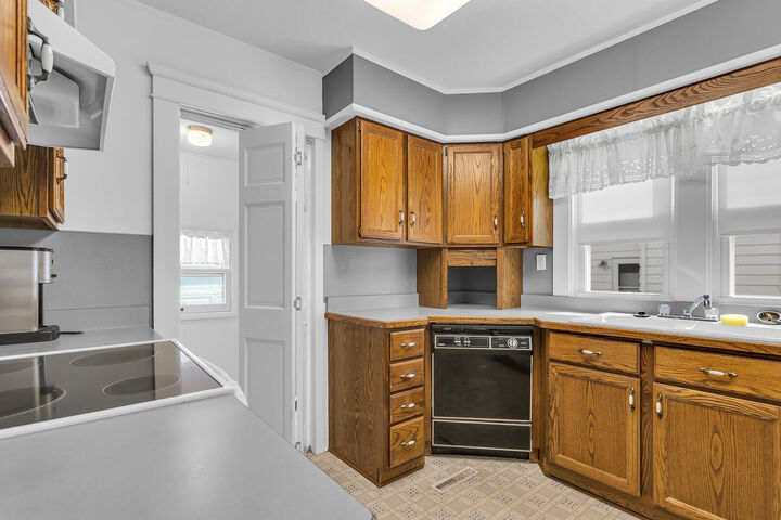 Property Photo: 716 Union Street MI 49203