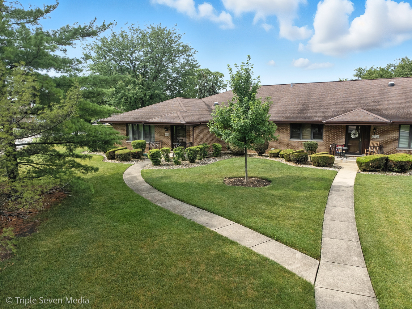 Property Photo: 10703 Kentucky Court IL 60467