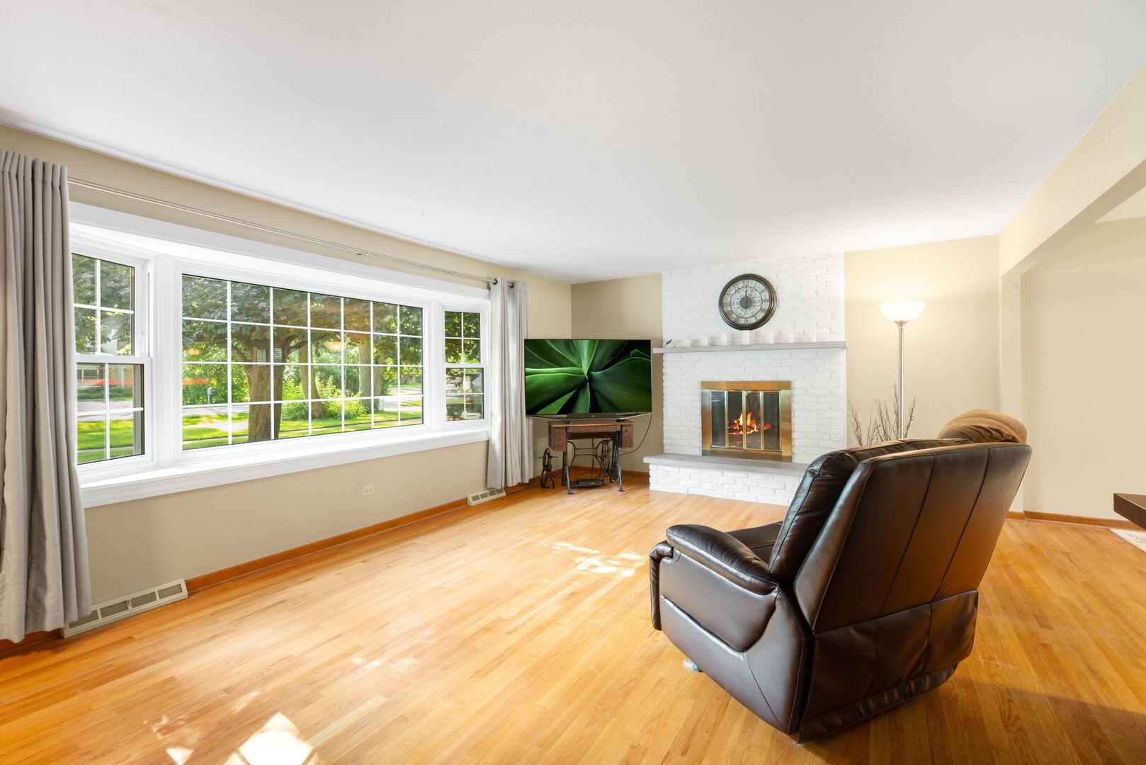 Property Photo: 2S054 Orchard Road IL 60189