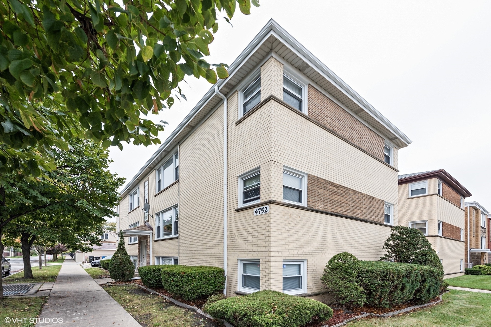 Property Photo: 4752 N Menard Avenue 3S IL 60630