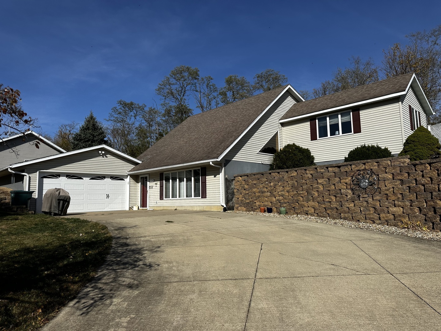 Property Photo:  4100 Valley Drive  IL 61727 