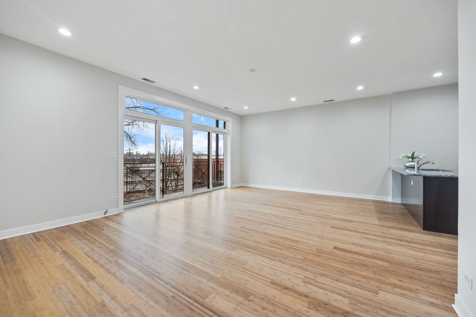 Property Photo: 3130 W Walton Street 3 IL 60622