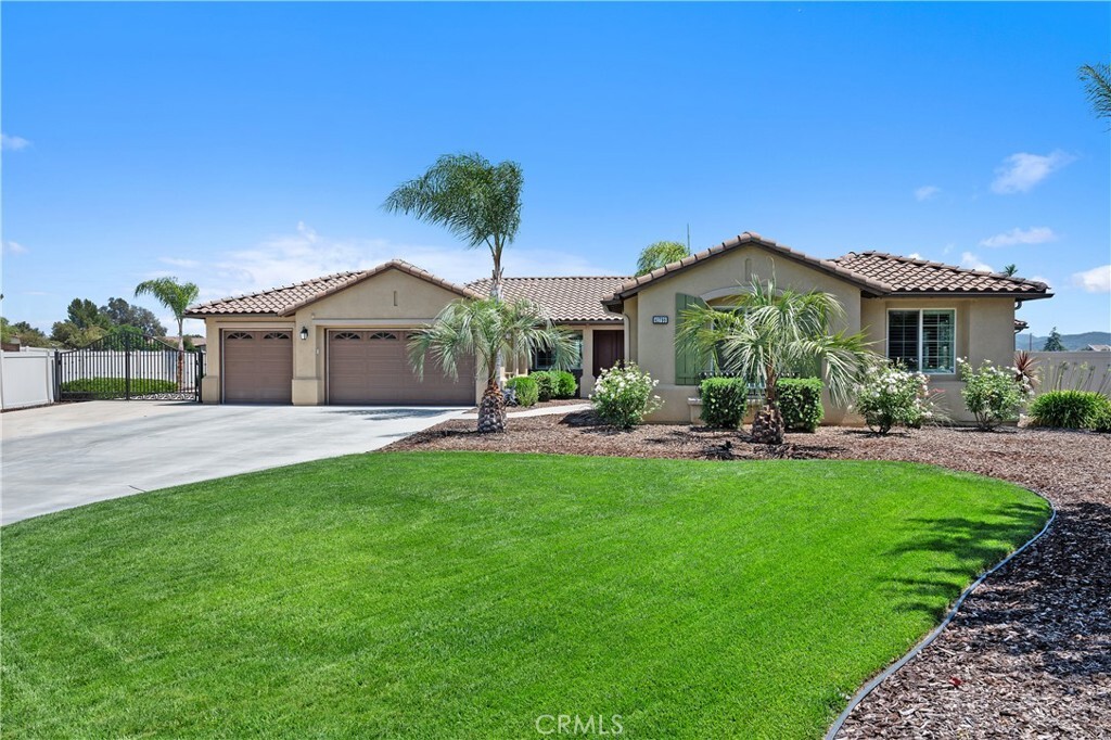 Property Photo: 41798 Aviv Court CA 92562