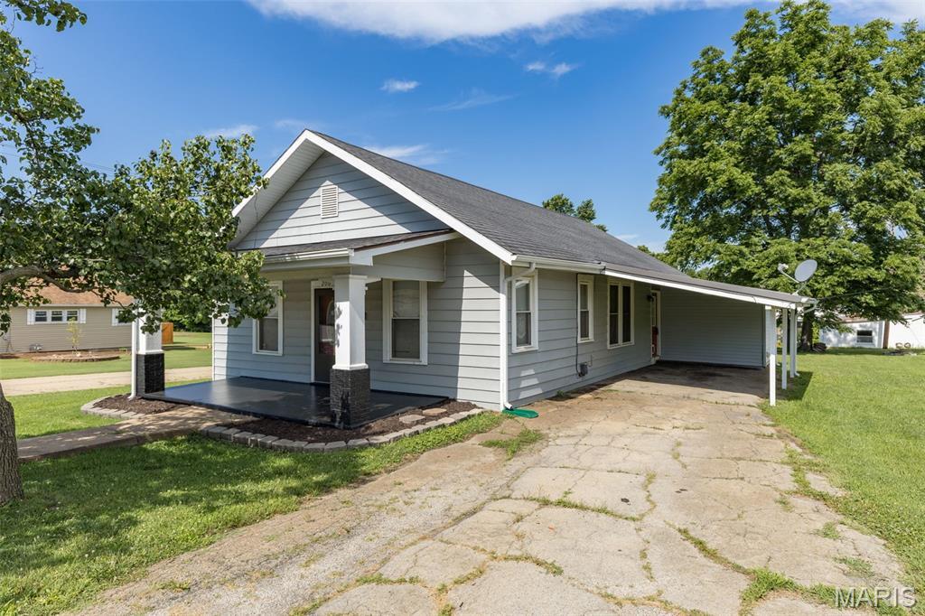 Property Photo: 200 8th Street MO 63601