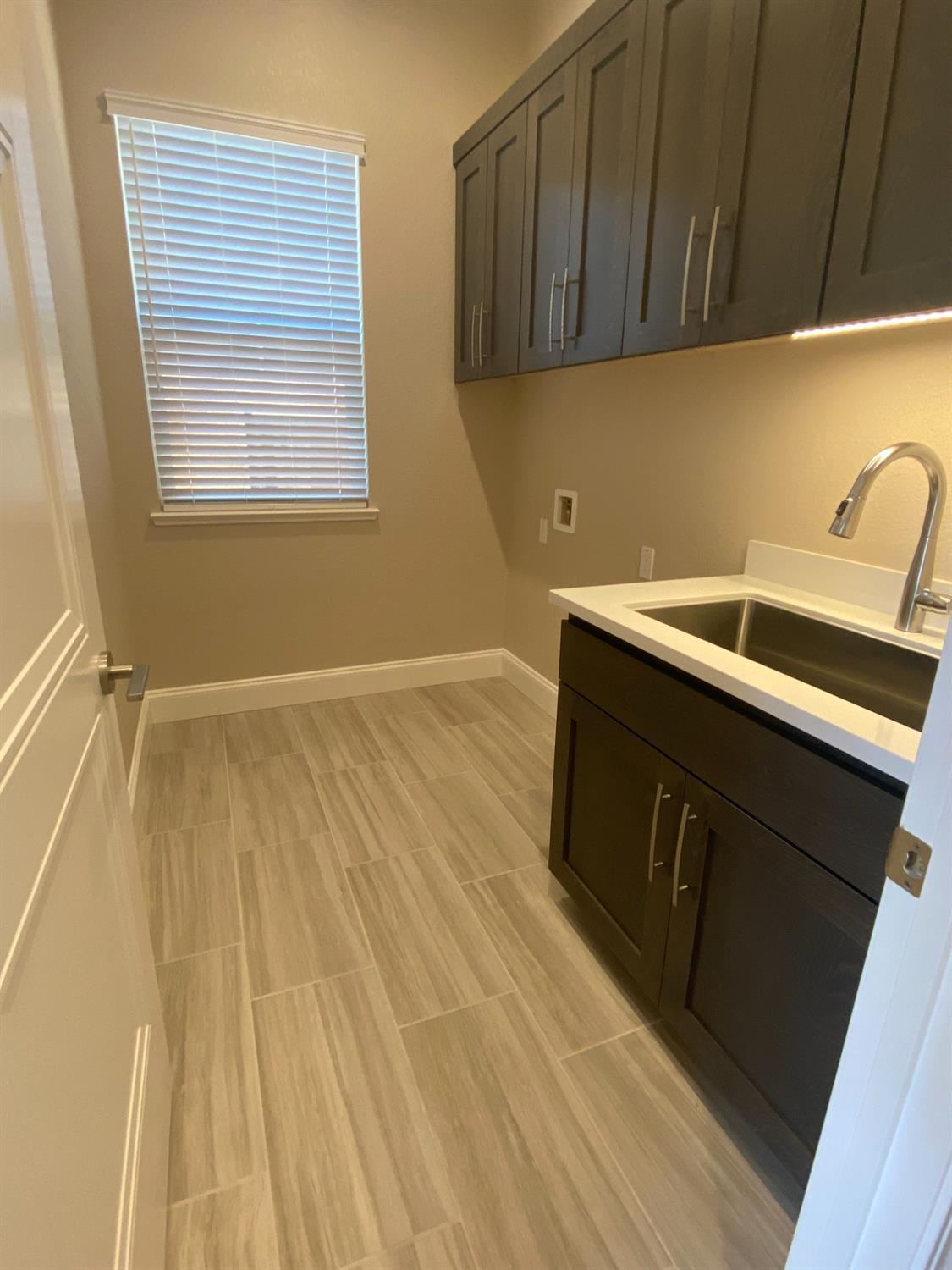 Property Photo:  6866 Saratoga Estates Drive  CA 95762 