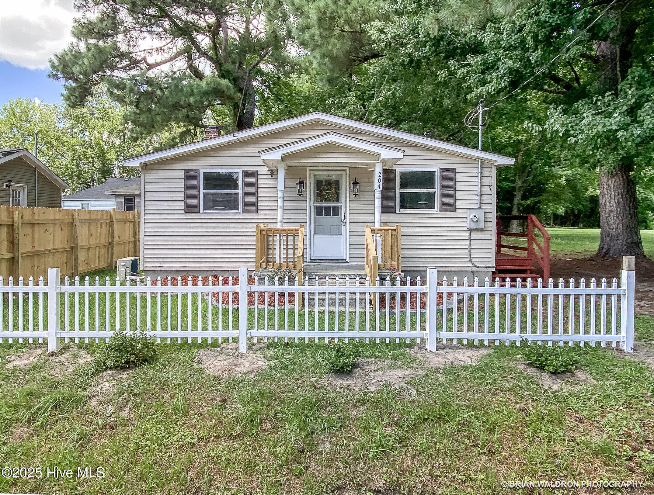 204 Pinewood Avenue  Elizabeth City NC 27909 photo