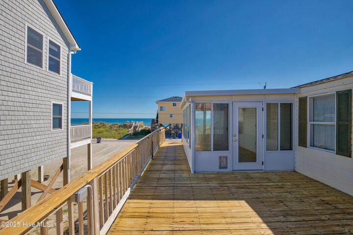 Property Photo: 221 Topsail Road NC 28460