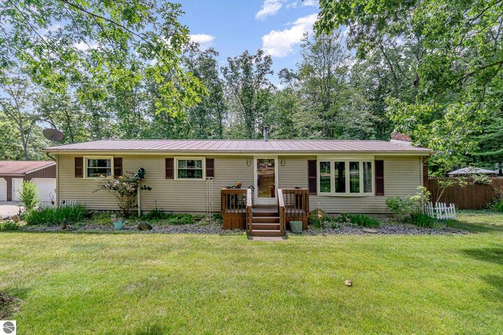 4141 Mockingbird Circle  Farwell MI 48622 photo