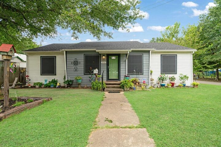 Property Photo:  1910 E Polk Street  TX 75460