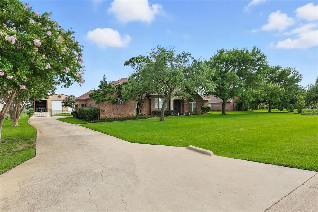 Property Photo: 4041 Windmill Ridge Circle TX 75154