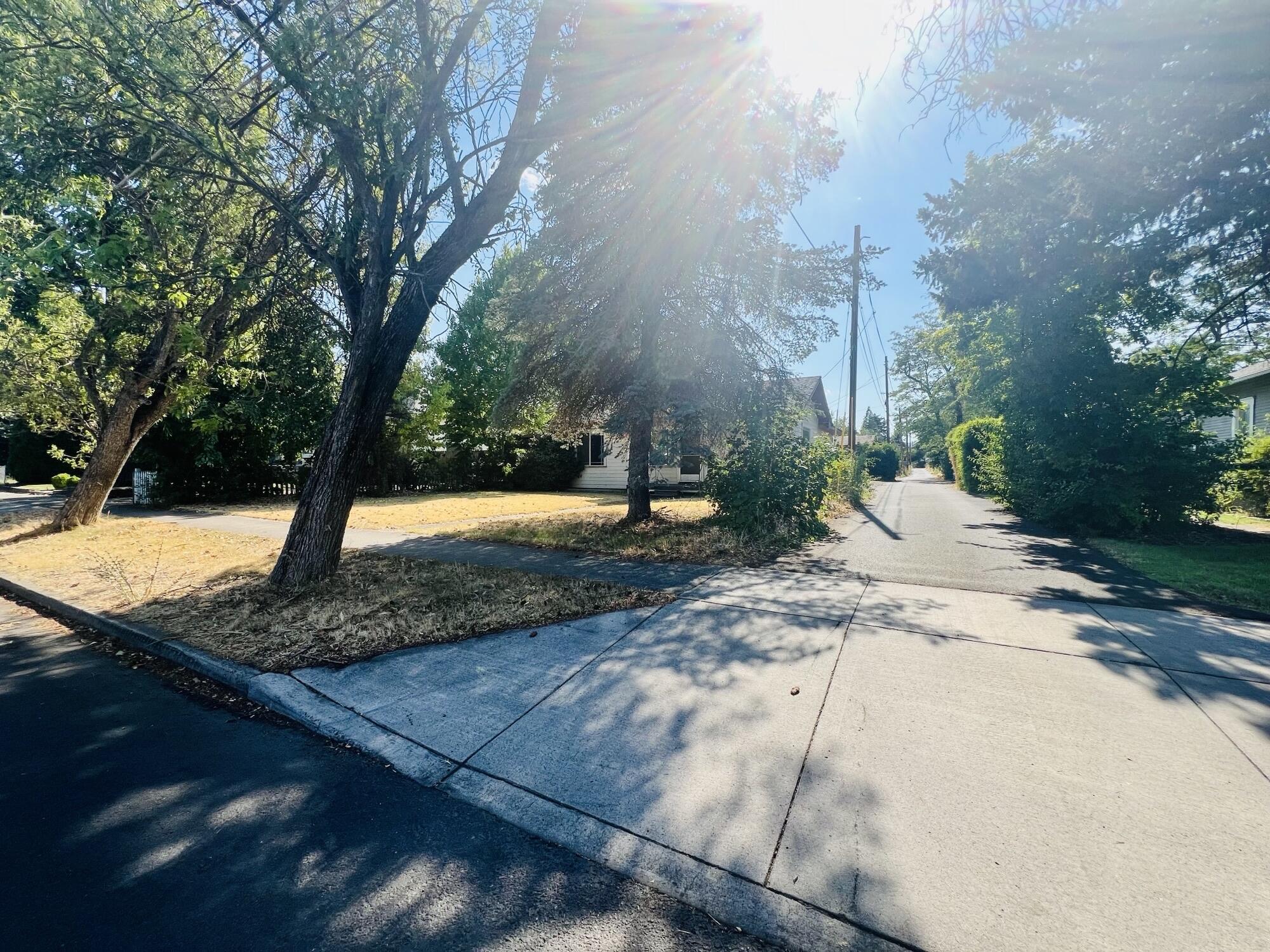 Property Photo: 512 King Street OR 97501