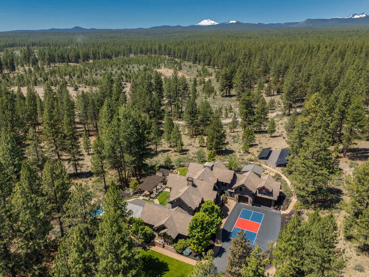 Property Photo: 18780 Macalpine Loop OR 97702