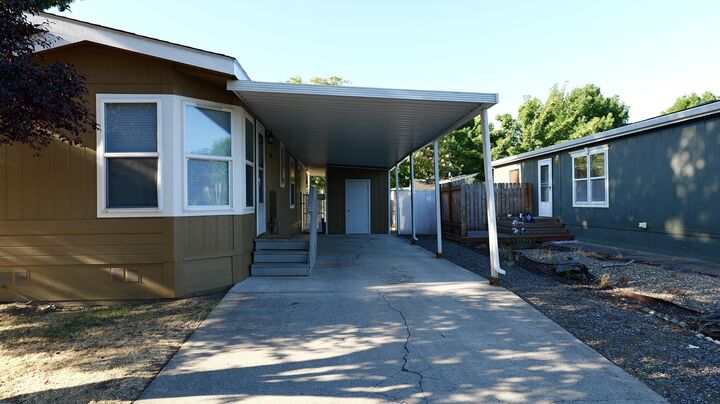 Property Photo: 676 Brandi Way OR 97524