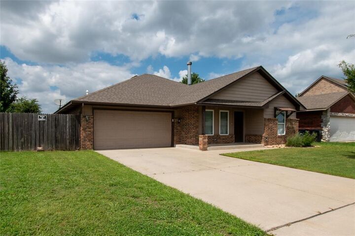 Property Photo:  621 SW 7th Street  OK 73160 