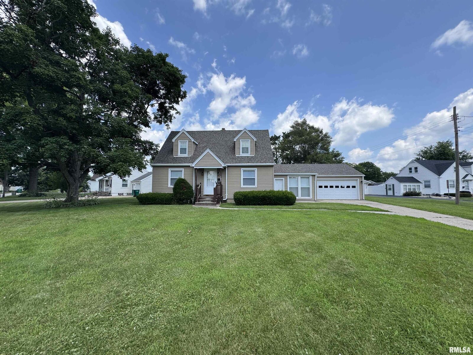 Property Photo:  1687 Indiana Drive  IL 61401 