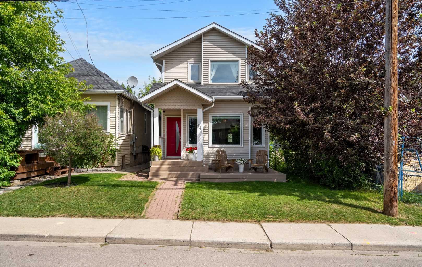 Property Photo: 44 34 Avenue SW AB T2S 2Z2