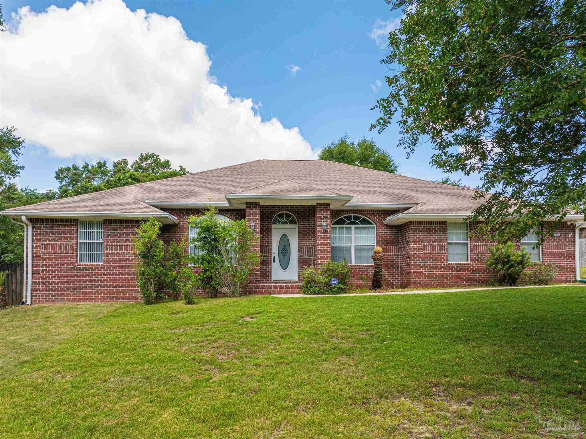 Property Photo: 11401 Johnstone Dr FL 32534