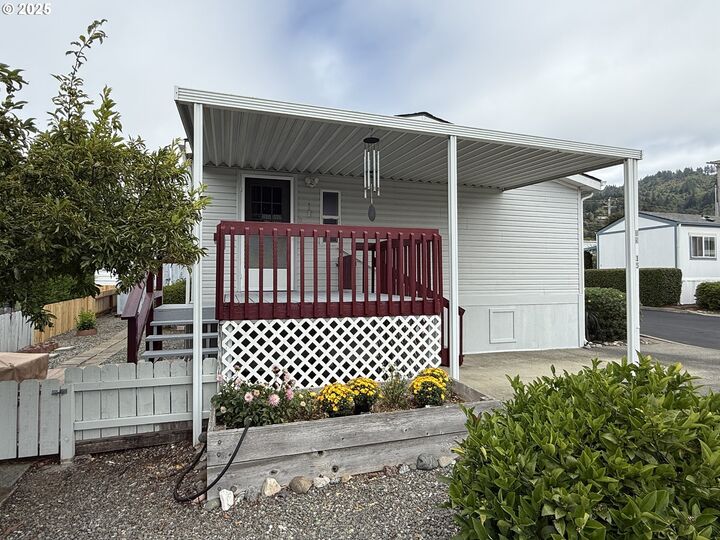 Property Photo:  98042 W Benham Ln 15  OR 97415 