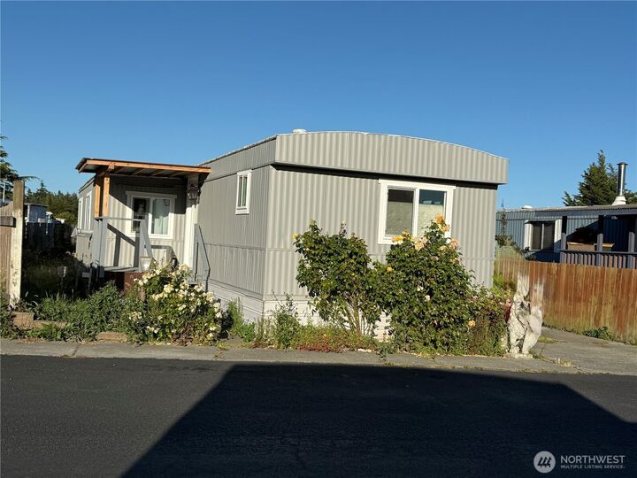 Property Photo:  700 NW Crosby Avenue 146  WA 98277 