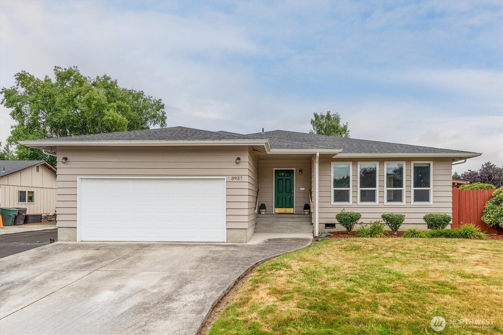 Property Photo:  3937  Gardenia Street  WA 98632 