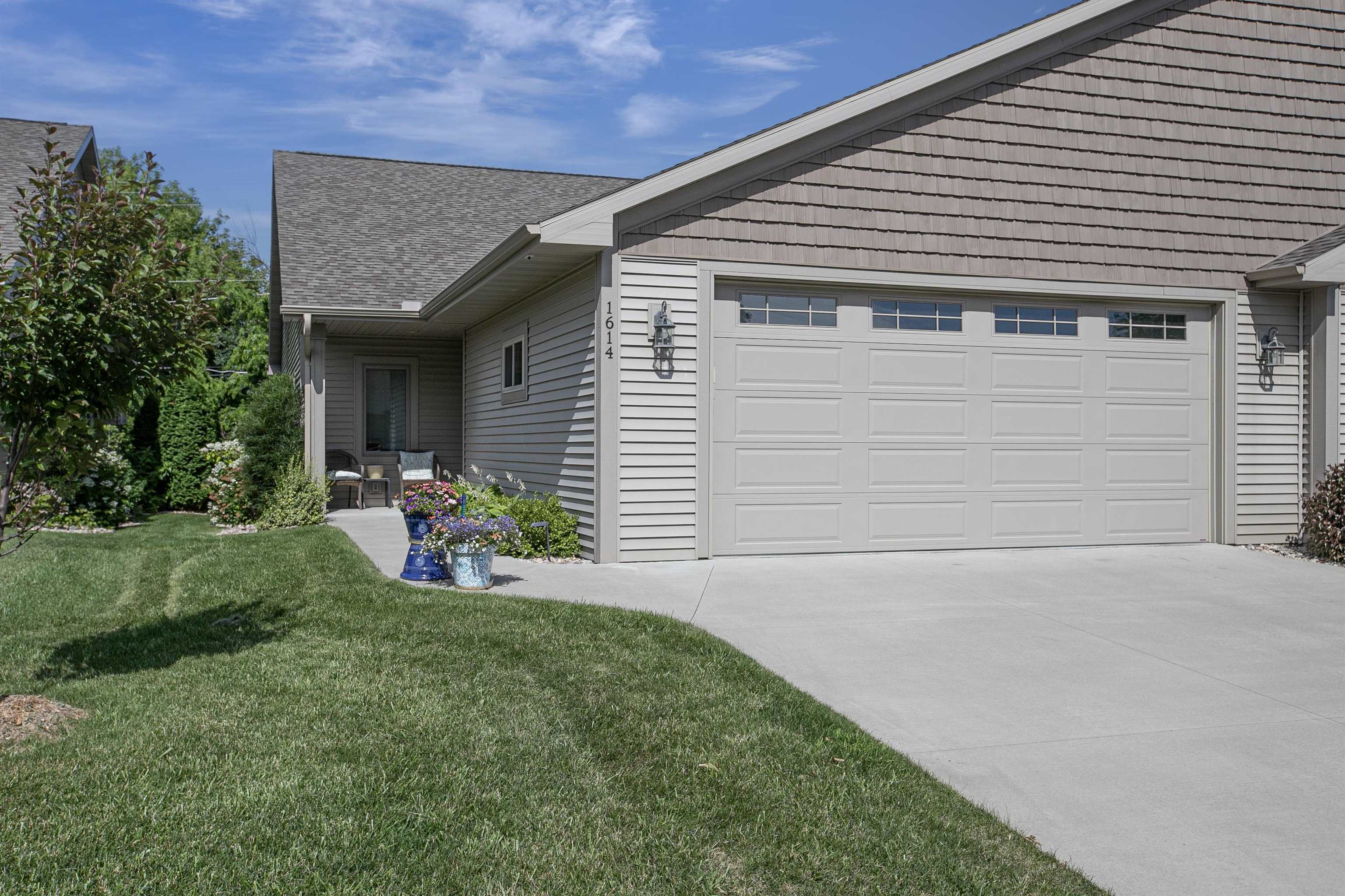 Property Photo:  1614 Stanton Circle  WI 54915 