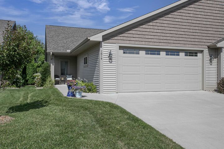Property Photo:  1614 Stanton Circle  WI 54915 
