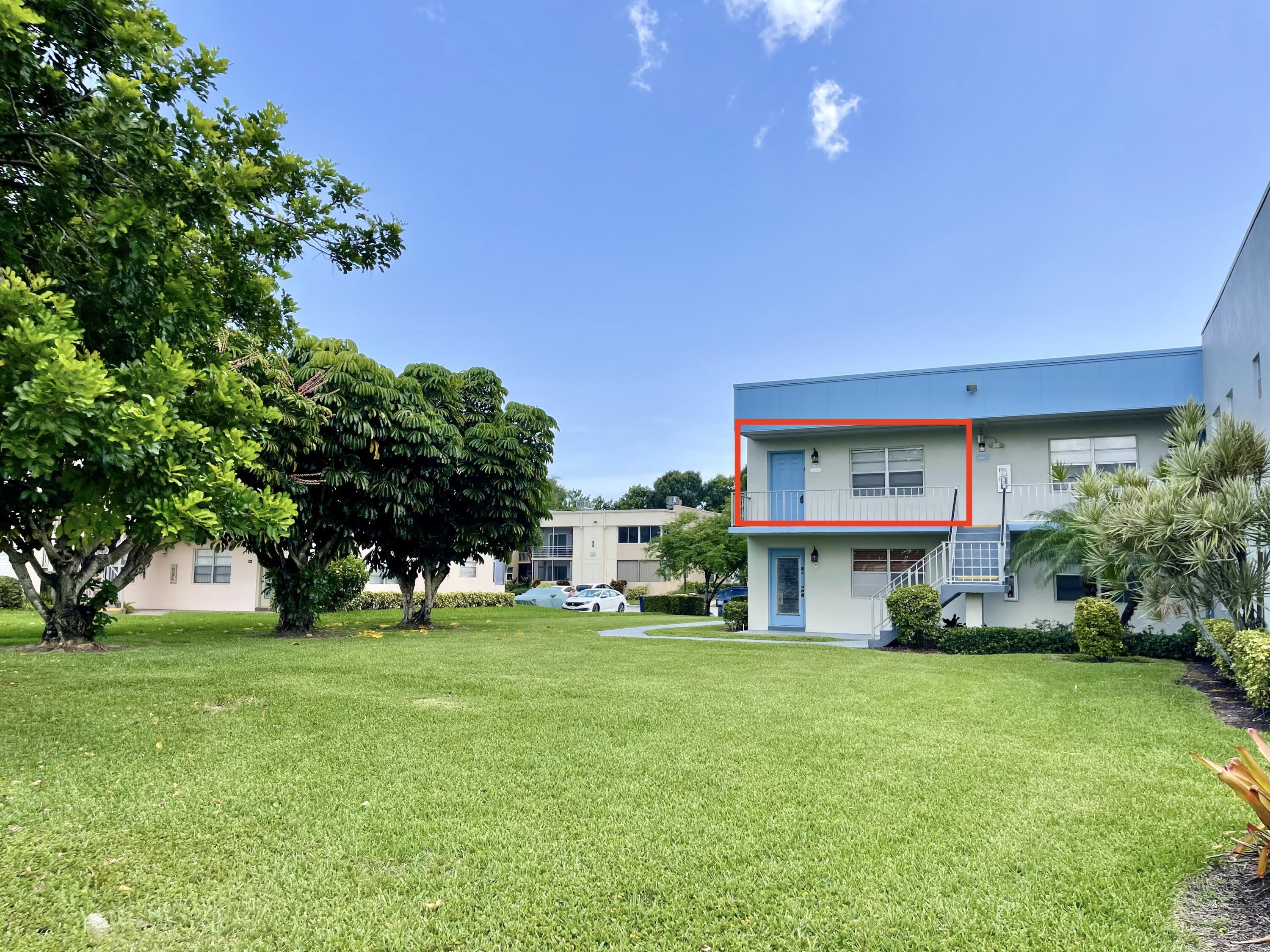 Property Photo: 864 Flanders R 864 FL 33484