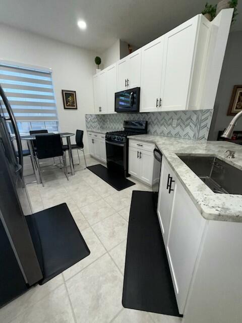 Property Photo: 125 Lancaster Way FL 33414