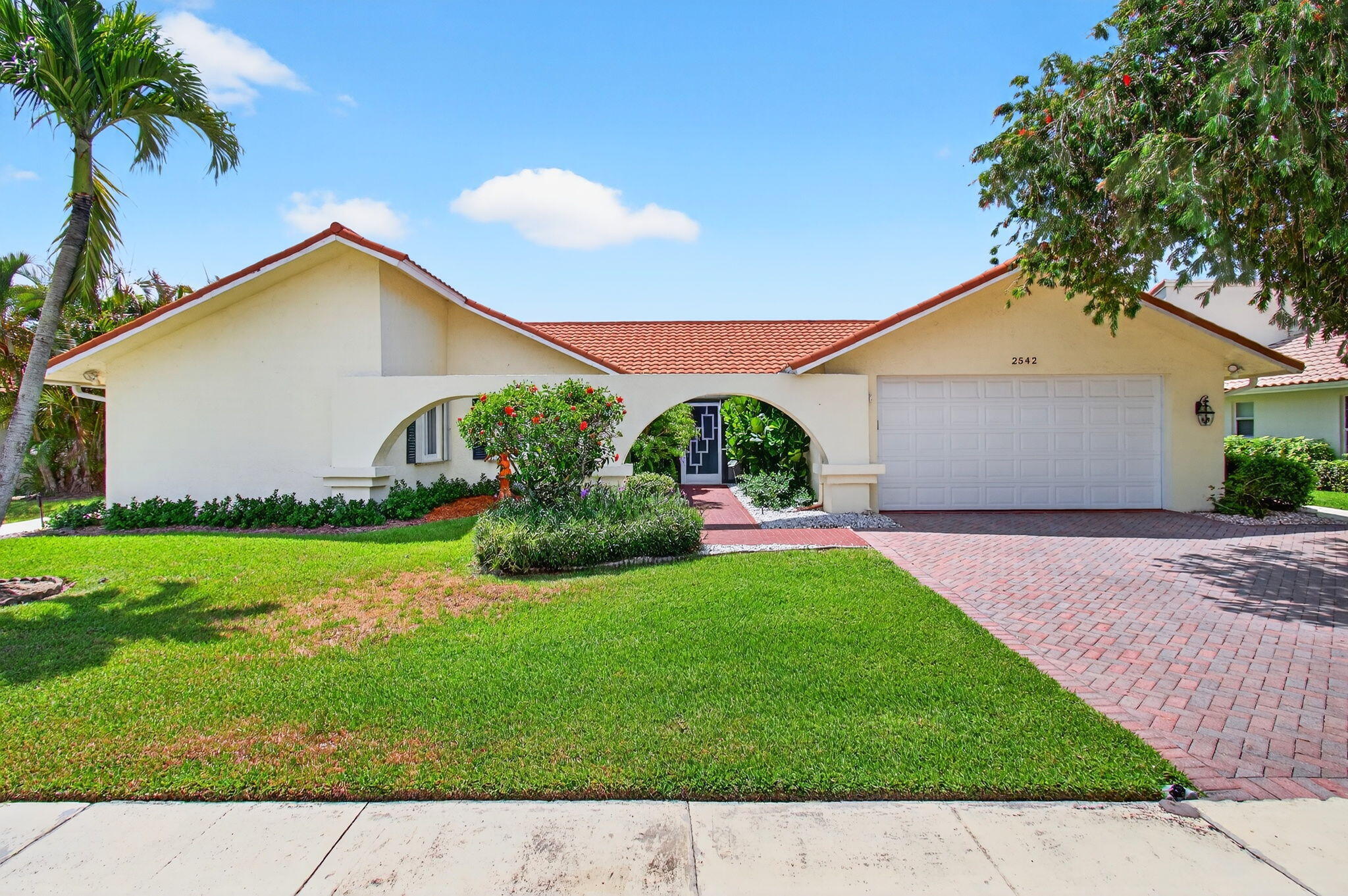 Property Photo: 2542 SW 23rd Cranbrook Place FL 33436