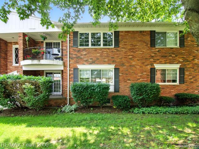 Property Photo: 1711 Huntingwood Lane MI 48304