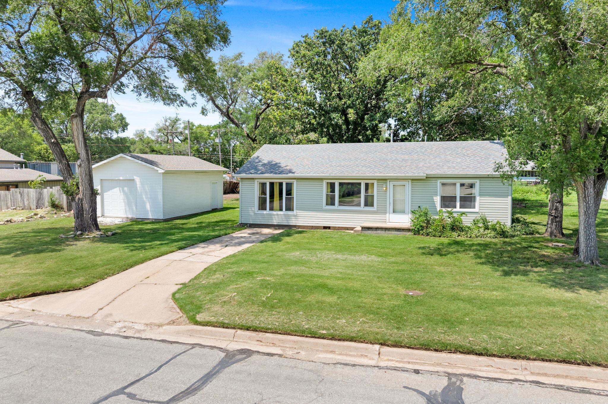 Property Photo: 720 Main St KS 67144