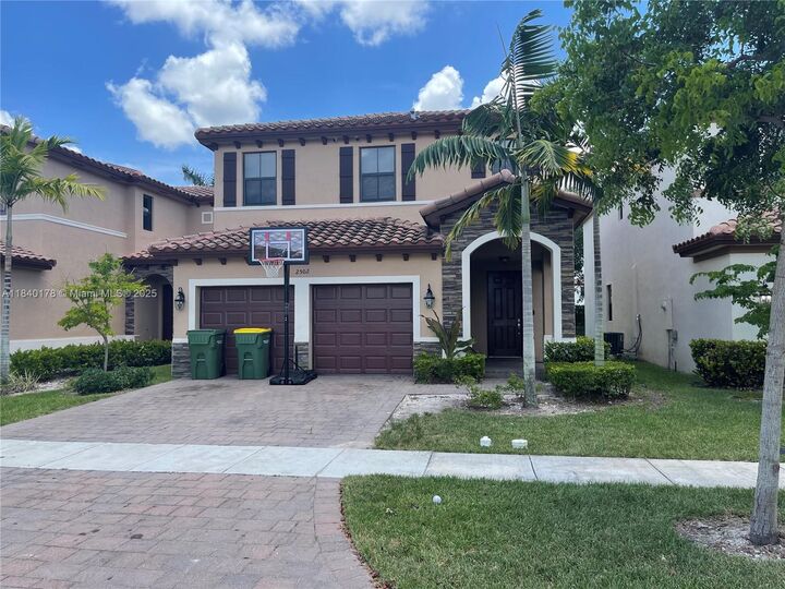 Property Photo:  2502 NE 1st St  FL 33033 