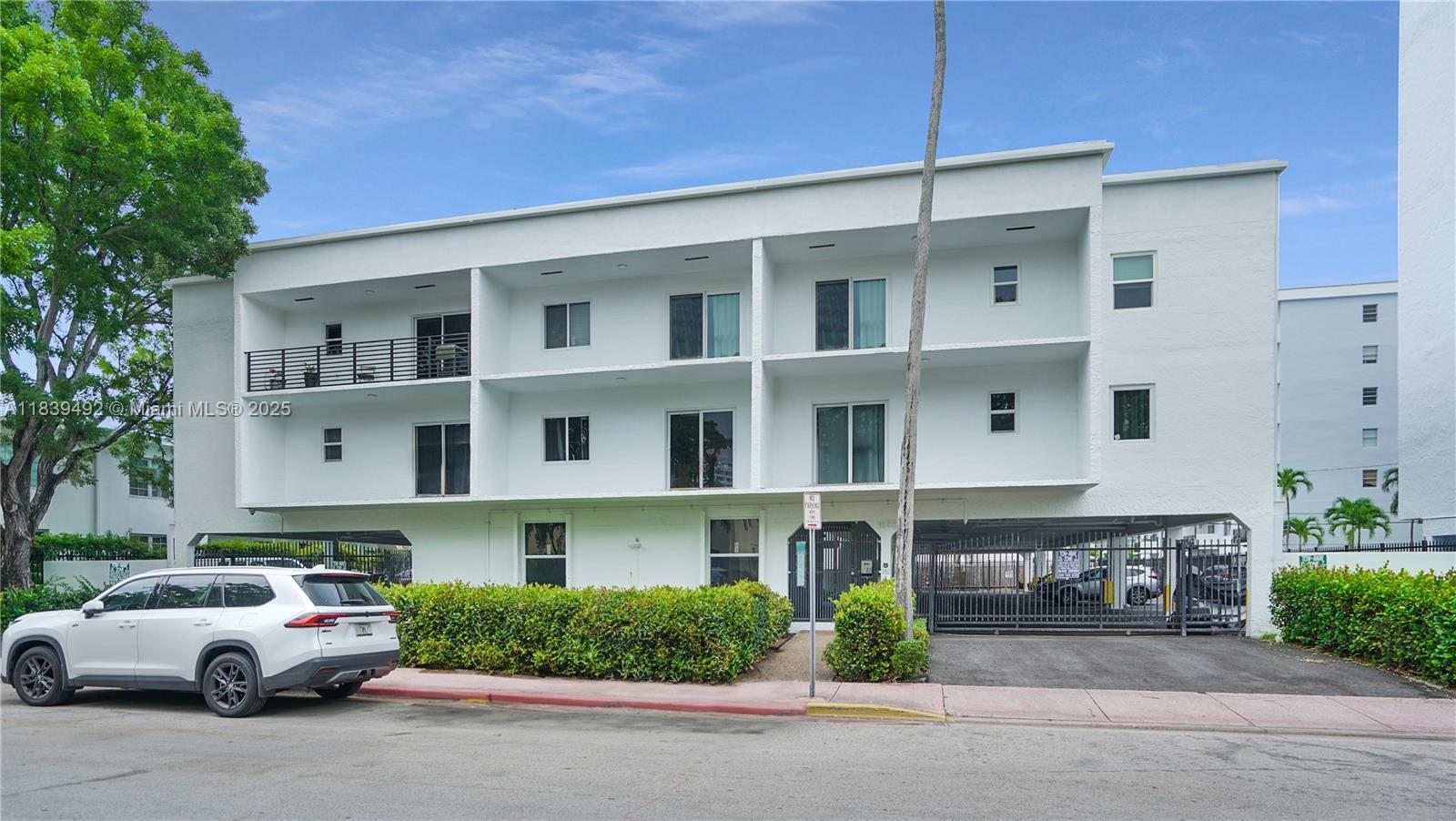 Property Photo: 1033 Lenox Ave 304 FL 33139