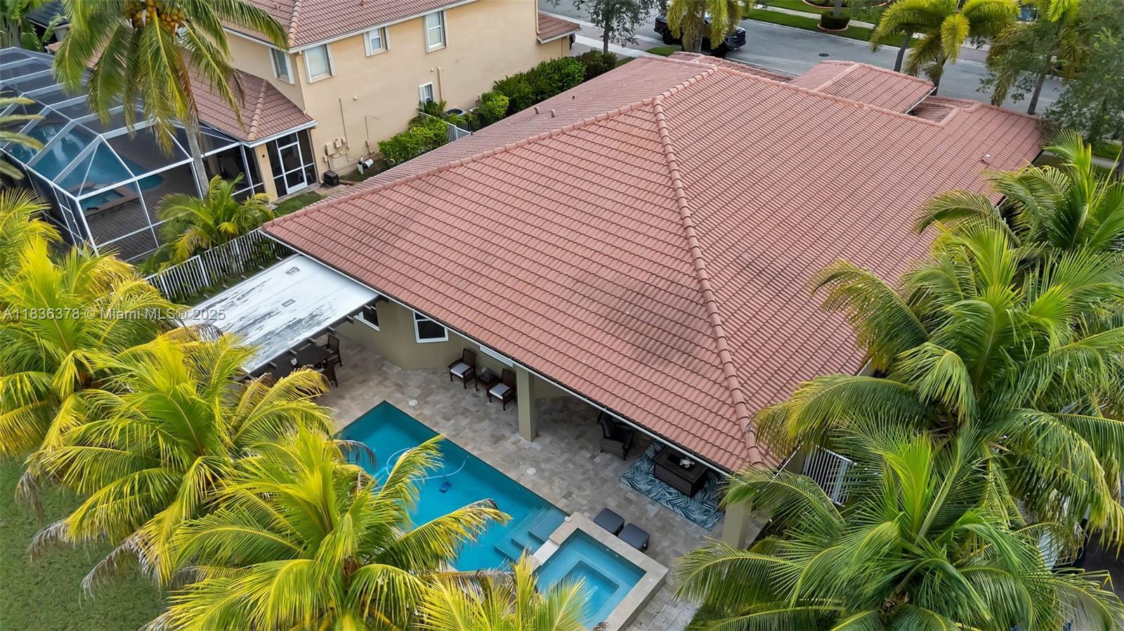 Property Photo:  19252 N Hibiscus St  FL 33332 