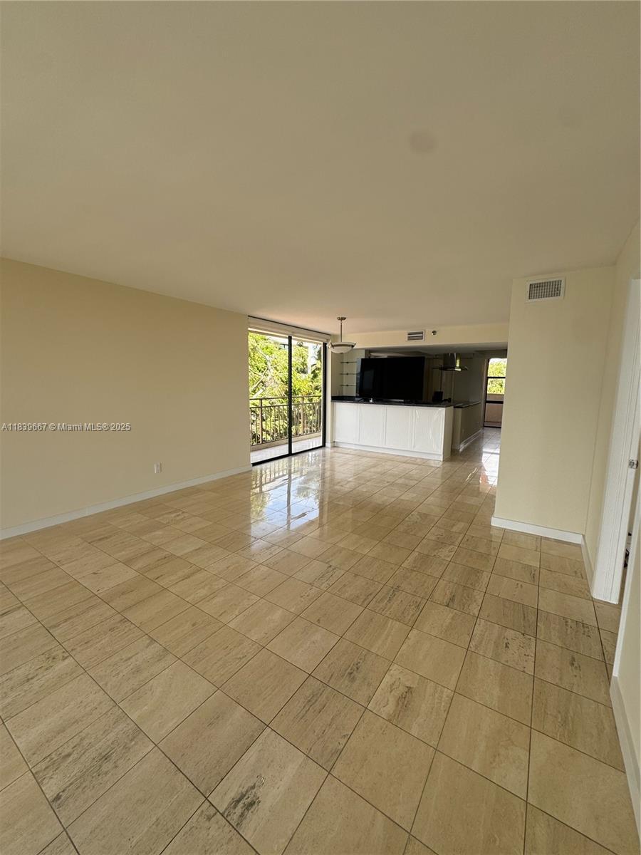 Property Photo: 1632 S Bayshore Ct 203 FL 33133