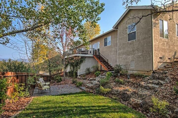 Property Photo:  1050 Hillsdale Court  CA 96003 