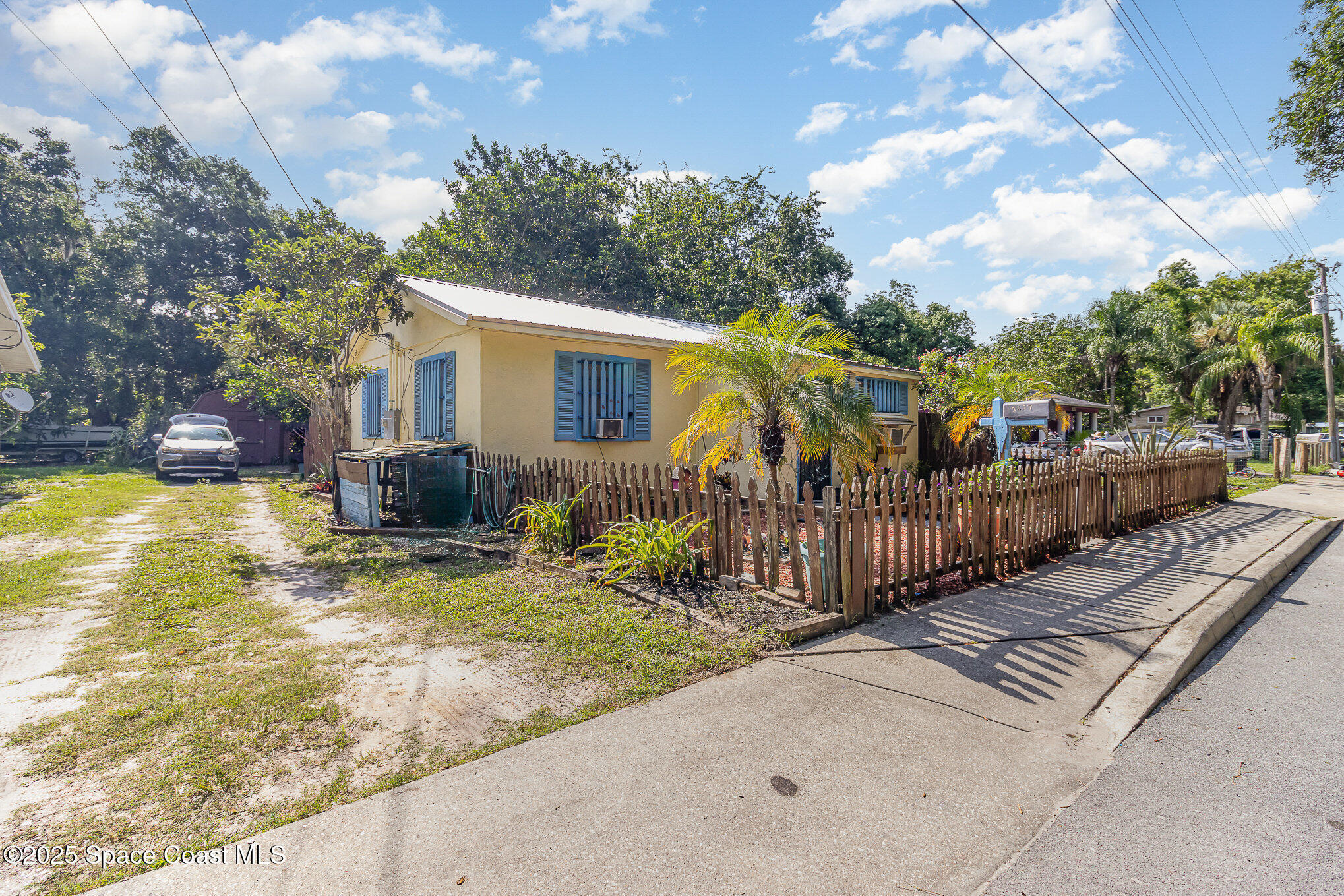 Property Photo: 2677 Marigold Avenue FL 32754