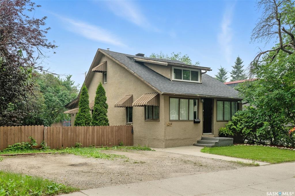Property Photo: 1219 B Avenue N SK S7L 1G4