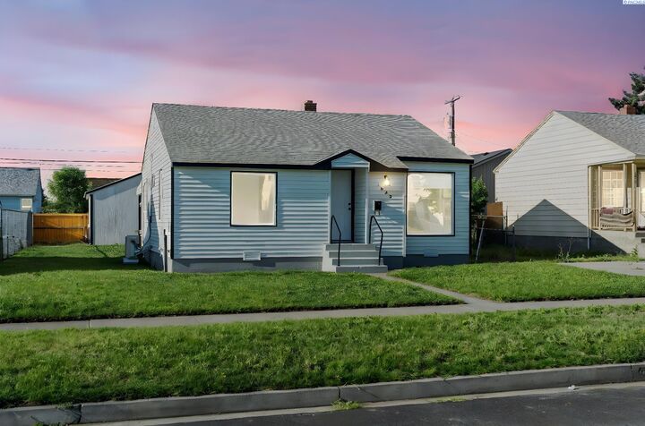 Property Photo: 1020 W Park St WA 99301