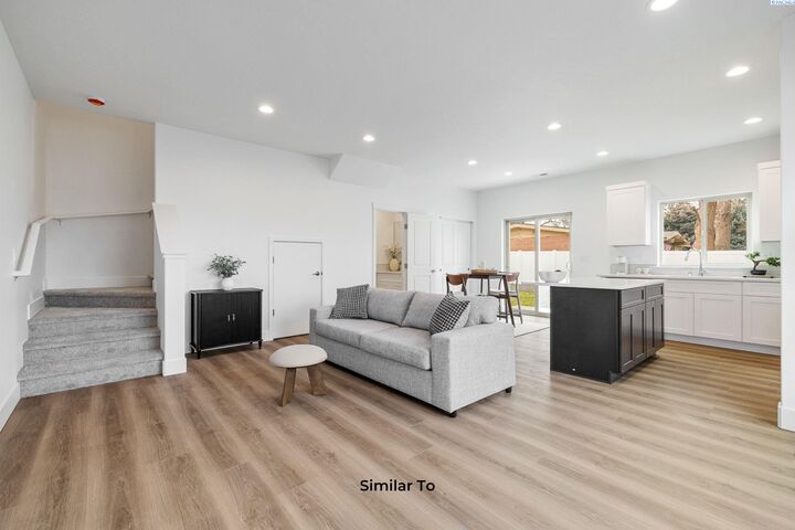 Property Photo:  7480 Grapevine Ct  WA 99353 