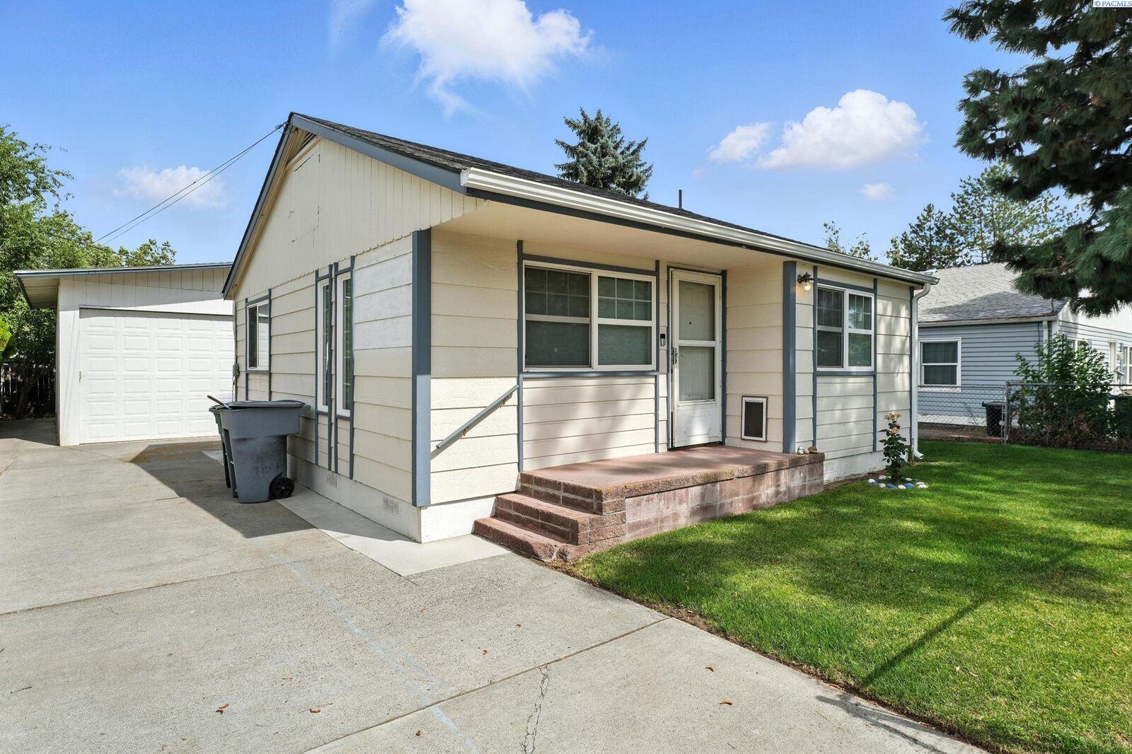 Property Photo:  1320 Wright Ave.  WA 99354 