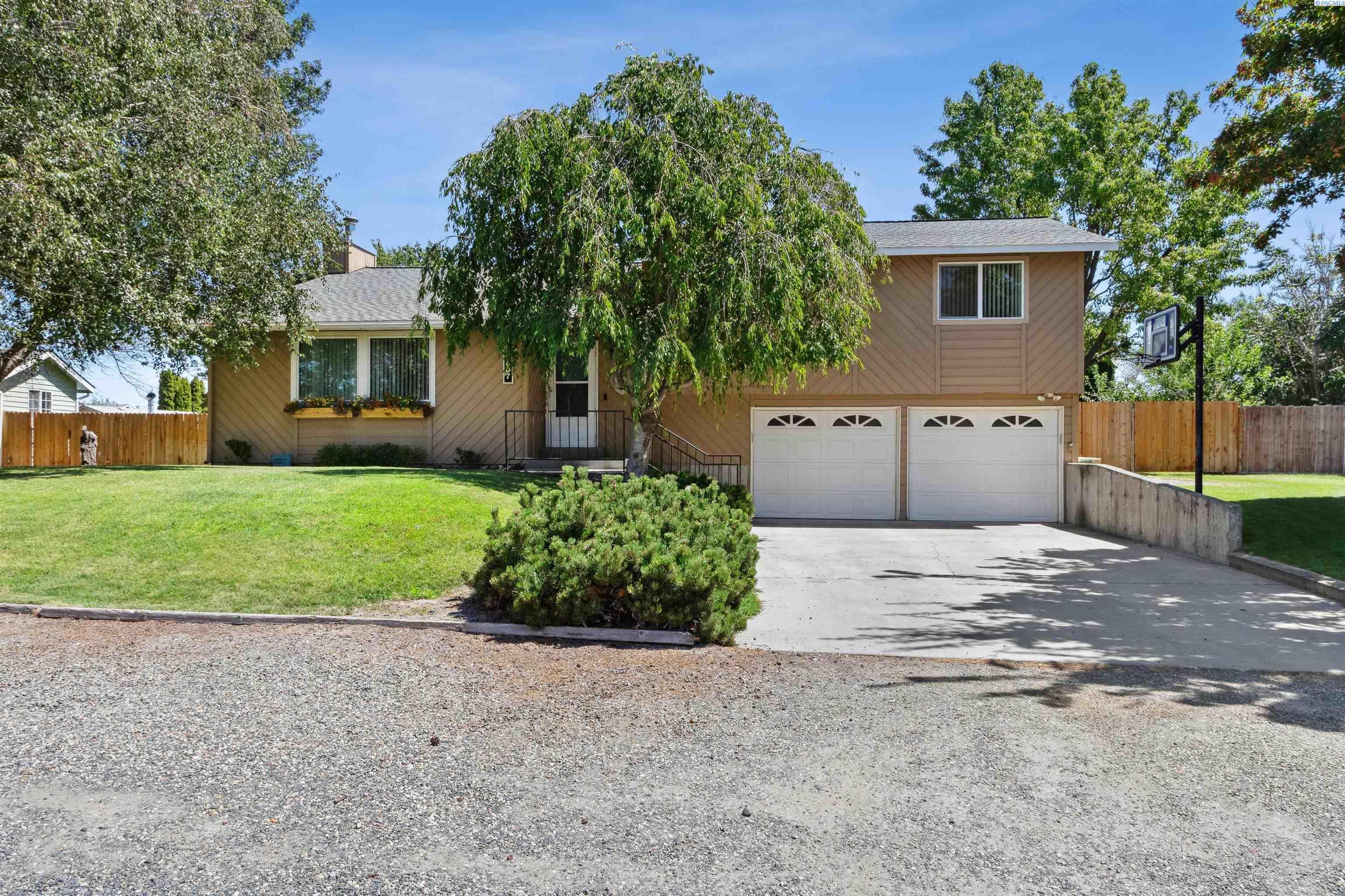 Property Photo: 4807 S Dayton Pl WA 99337