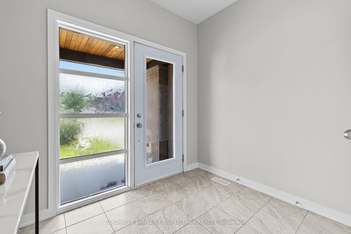 Property Photo: 821 Quartet Avenue ON K1X 0C4