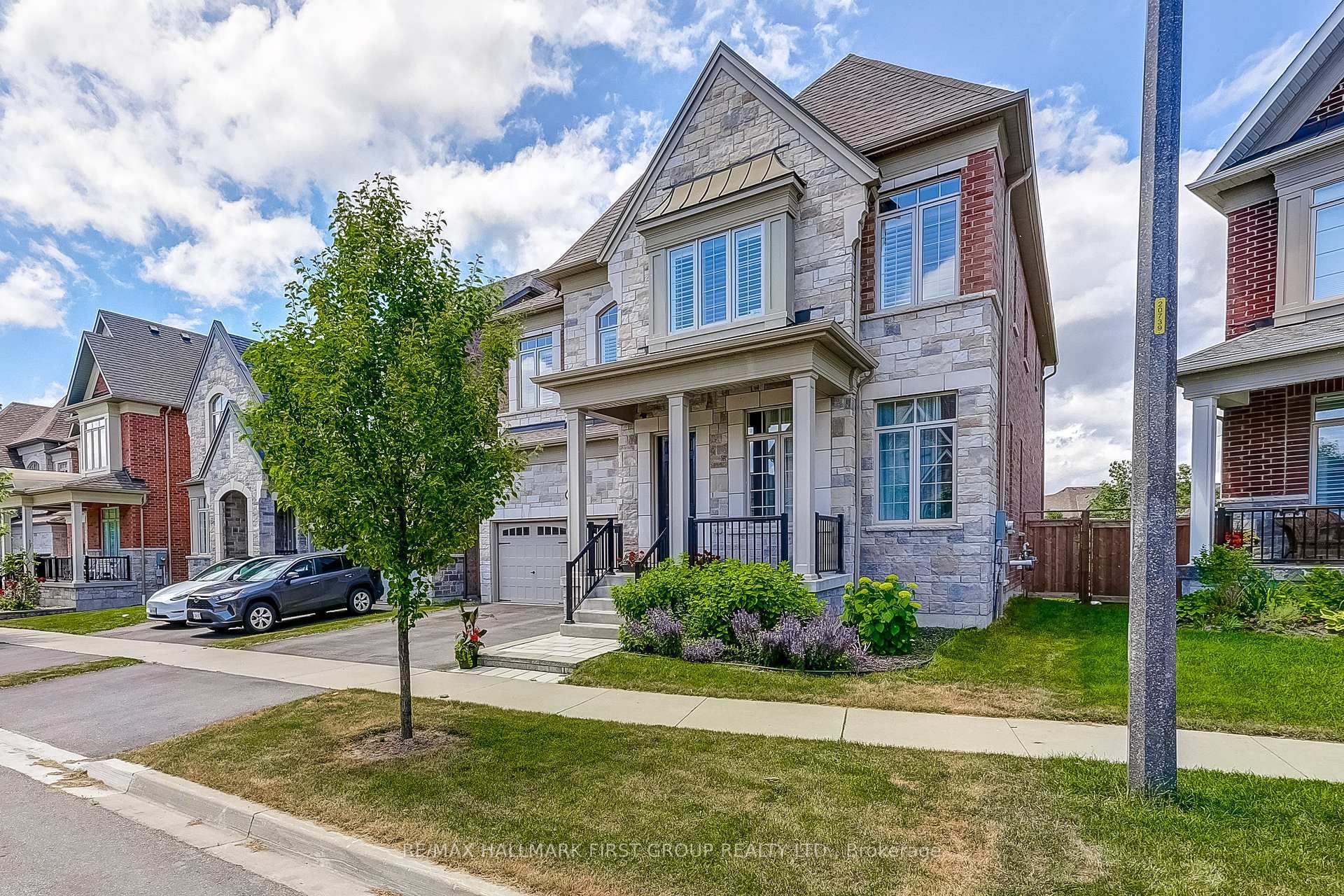 Property Photo: 16 Beaverdams Drive ON L1P 0C4