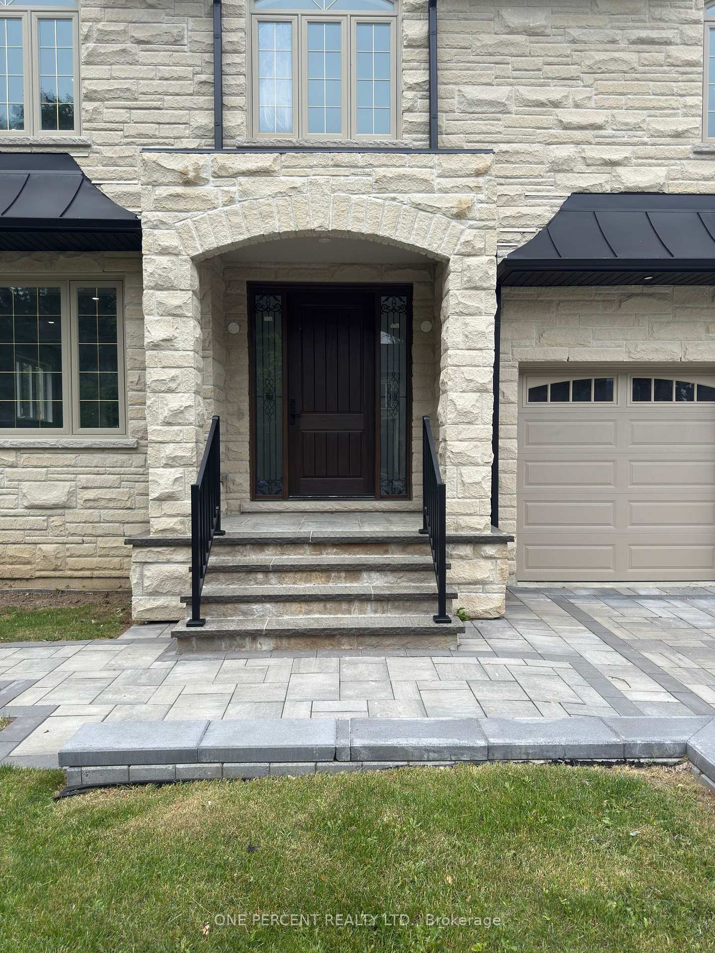 Photo de la propriété: 64 Empress Avenue ON M2N 3T4